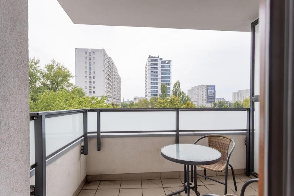 Urban Chic - -cozy And Stylish - Rondo Onz - Pereca Apartment